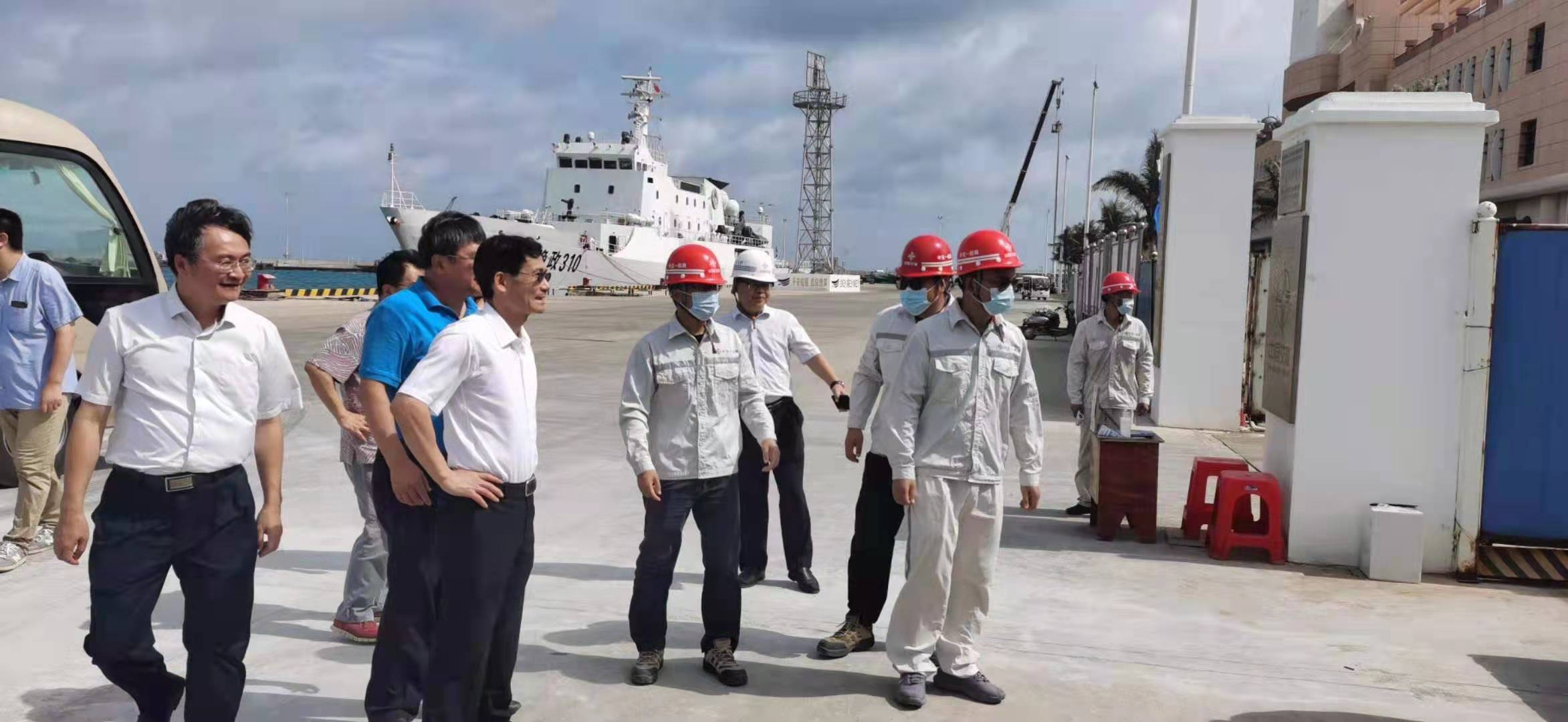 海南省省委常委、常務(wù)副省長(zhǎng)沈丹陽蒞臨馳大建筑工程有限公司承接的三沙主權(quán)廣場(chǎng)調(diào)研指導(dǎo)